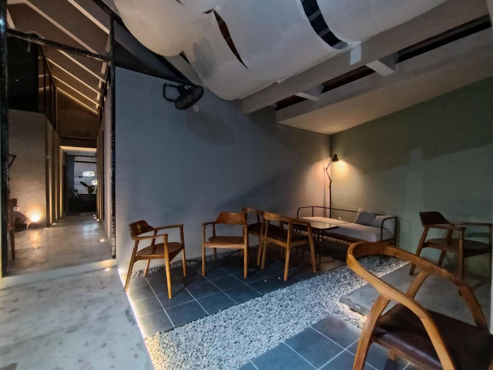 Fx Stay & Coffee Yogyakarta Exterior photo