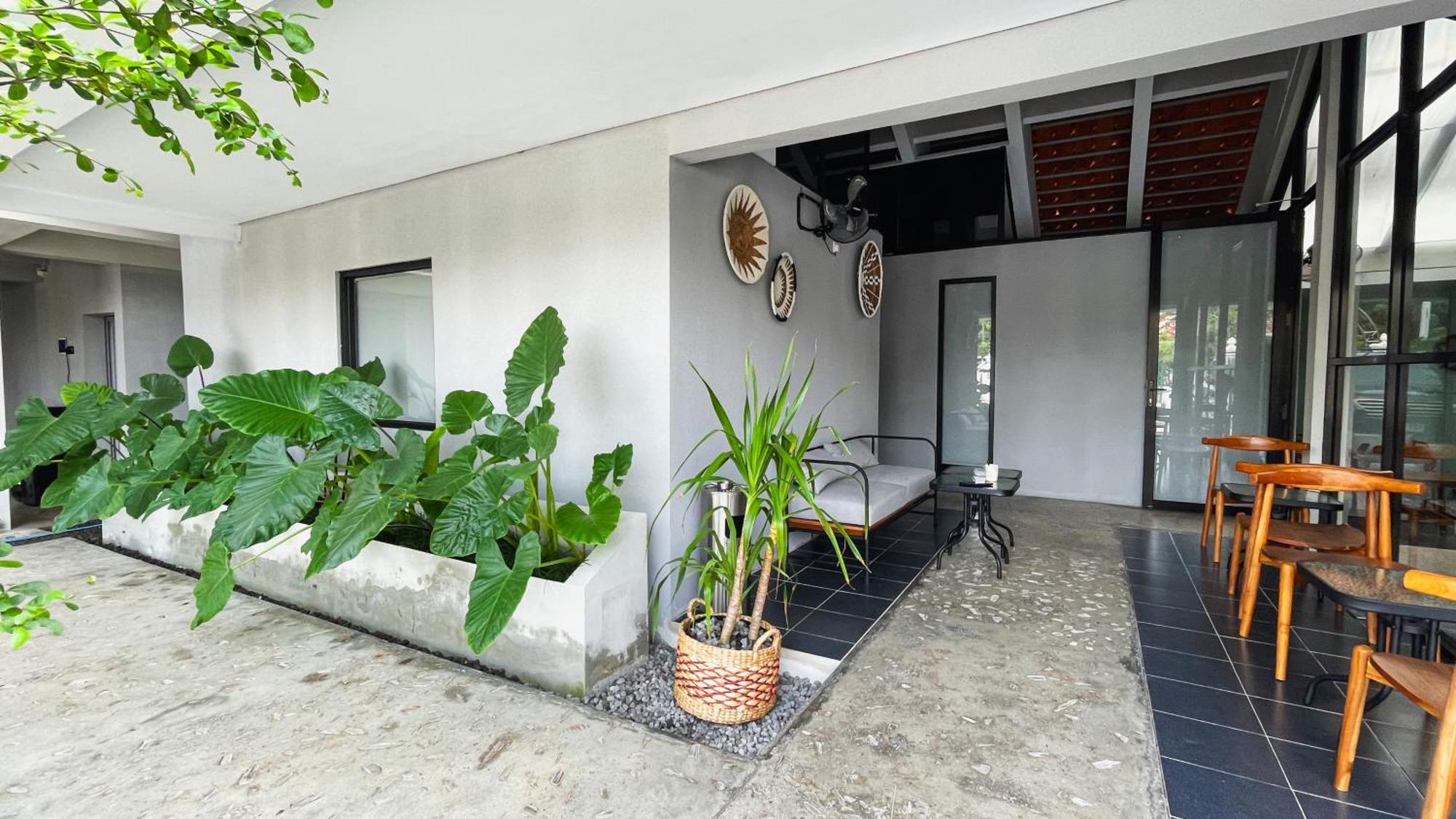 Fx Stay & Coffee Yogyakarta Exterior photo