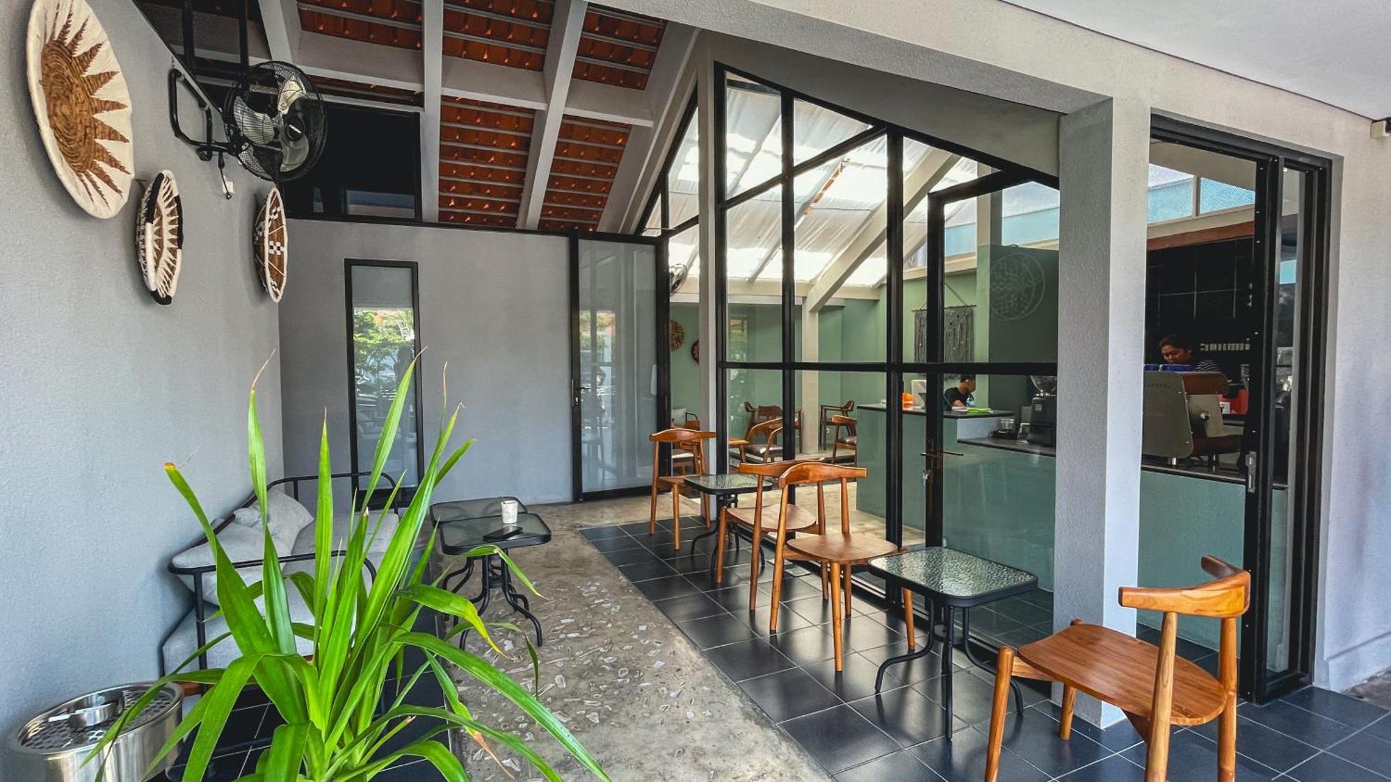Fx Stay & Coffee Yogyakarta Exterior photo